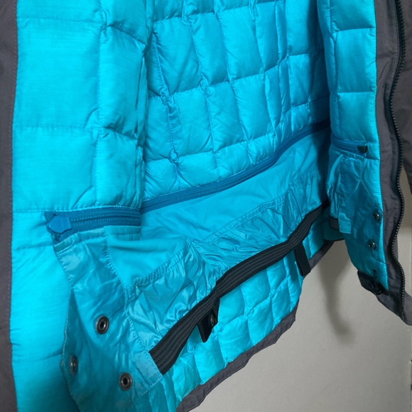 Burton AK Goretex Down Jacket - Picture 6 of 9